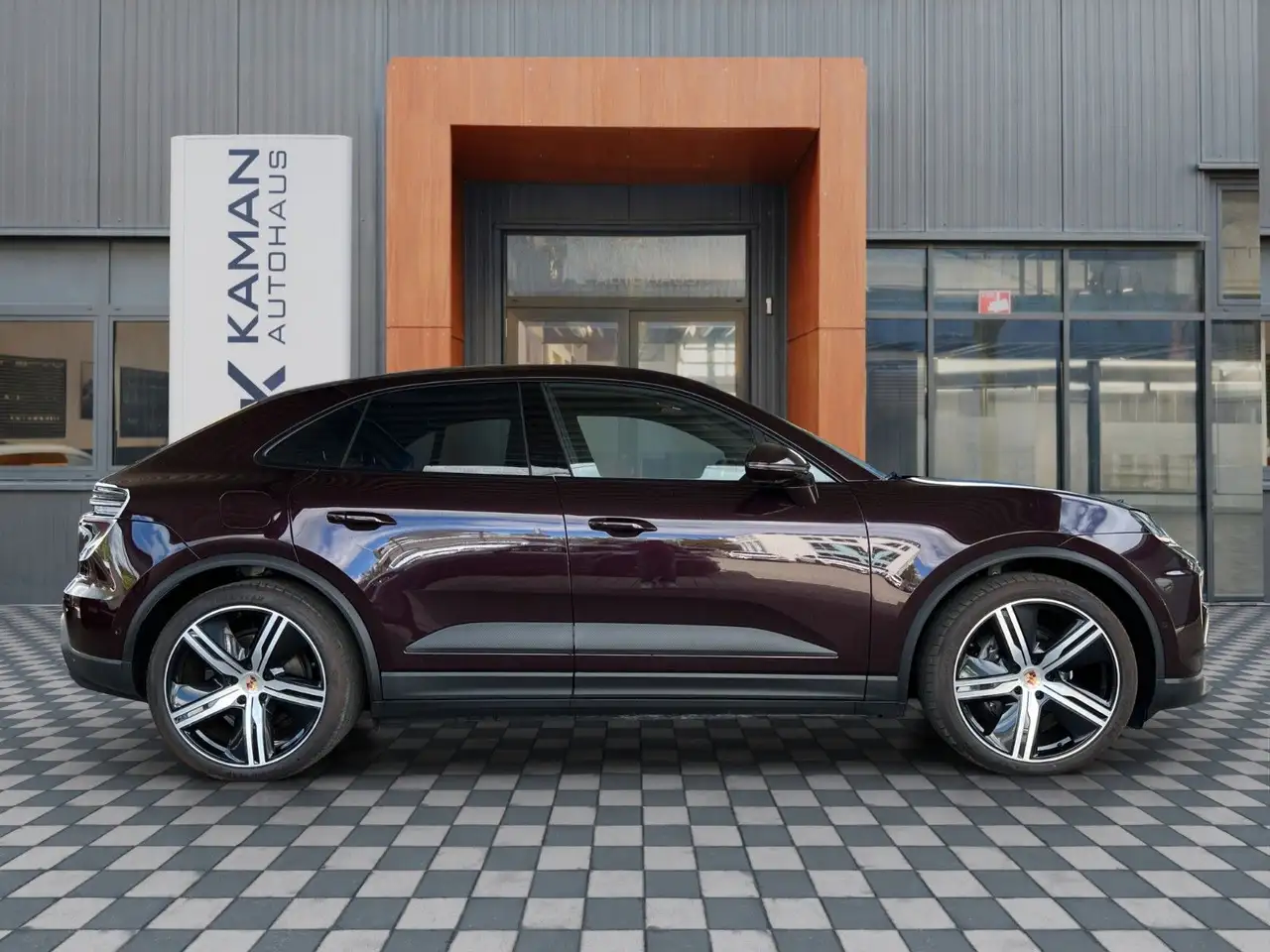 Porsche Macan Electric 4 Vollleder · 14Wege · 22" Alu — Sindelfingen