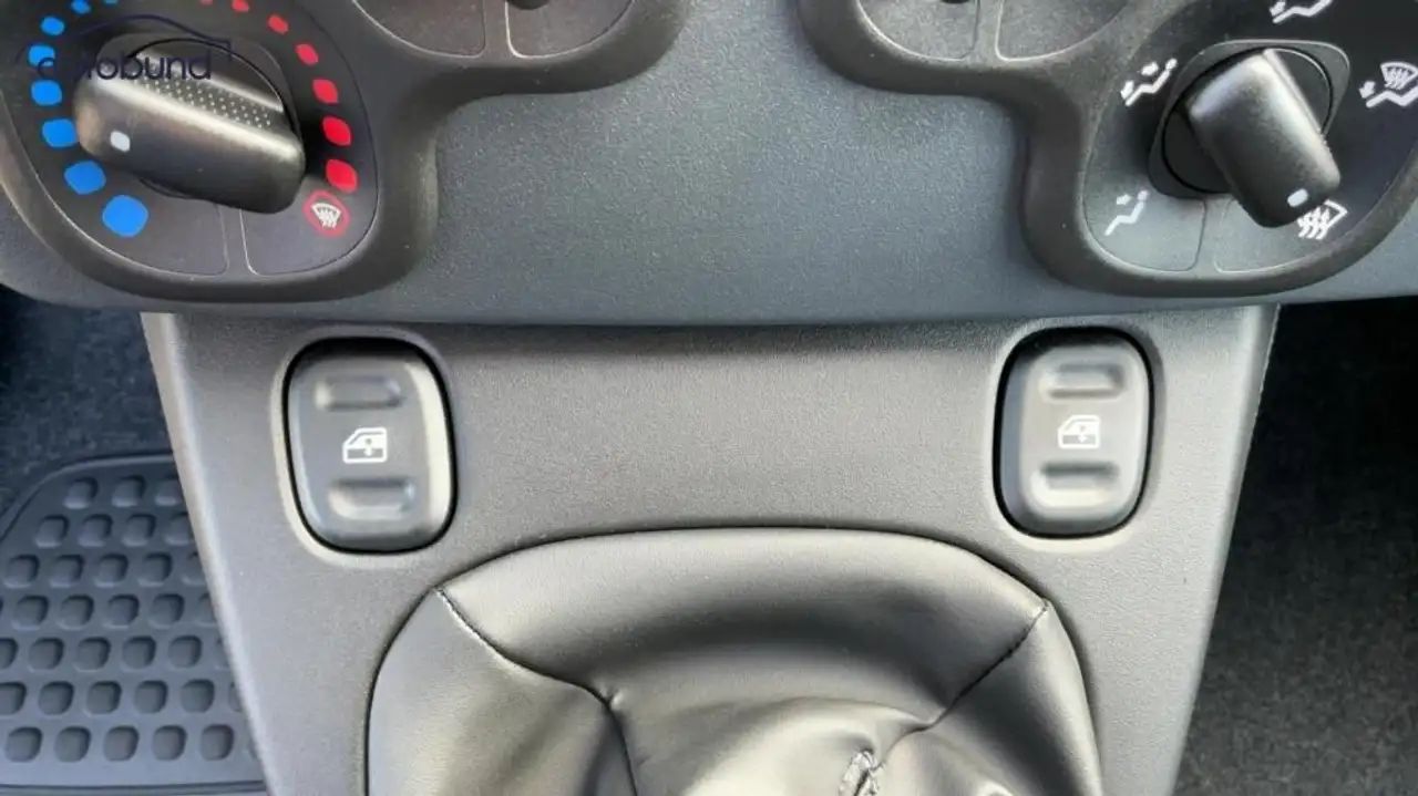 Fiat Panda 1,0 Hybrid (MHEV) Pandina Base NBA PDC — معرض صور السيارة 11