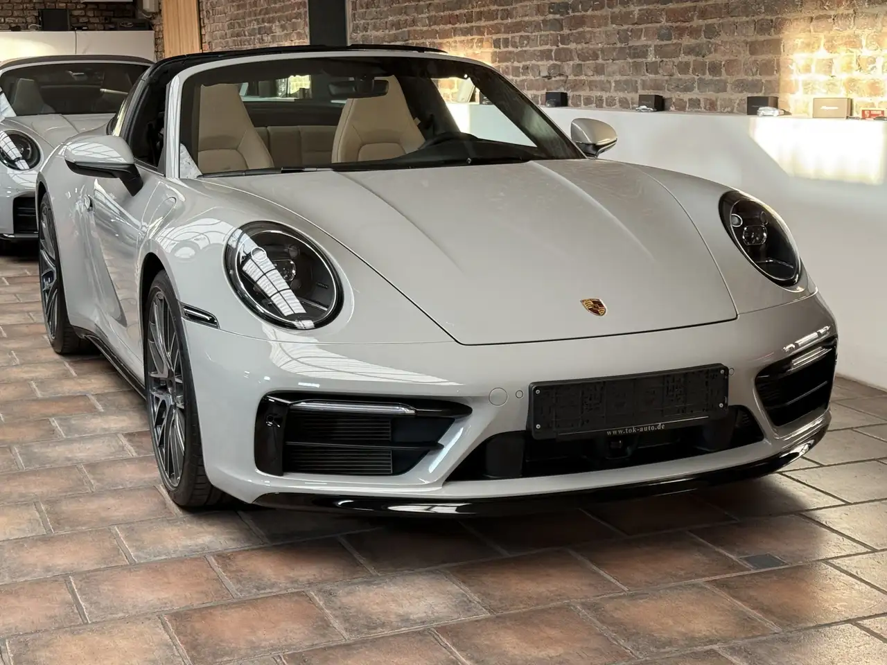 Porsche 992 911 Targa 4 SPORTDESIGN-PAKET-ABGAS*LED*INNODRIVE* — معرض صور السيارة 15