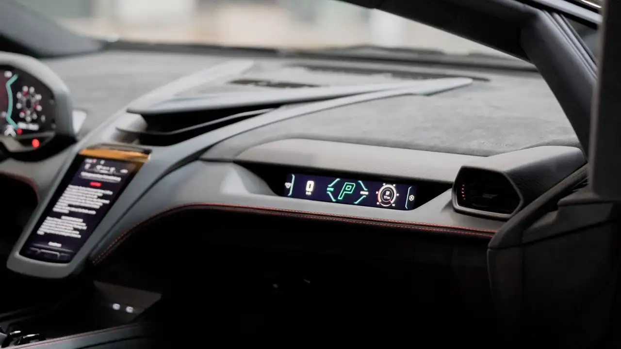 Lamborghini Revuelto Black Edition - Lift - Cam — معرض صور السيارة 16