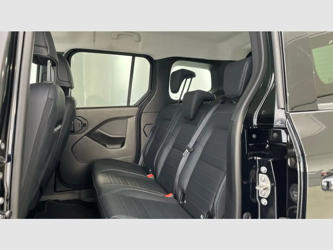 Mercedes-Benz 180 d — Galería del vehículo 12