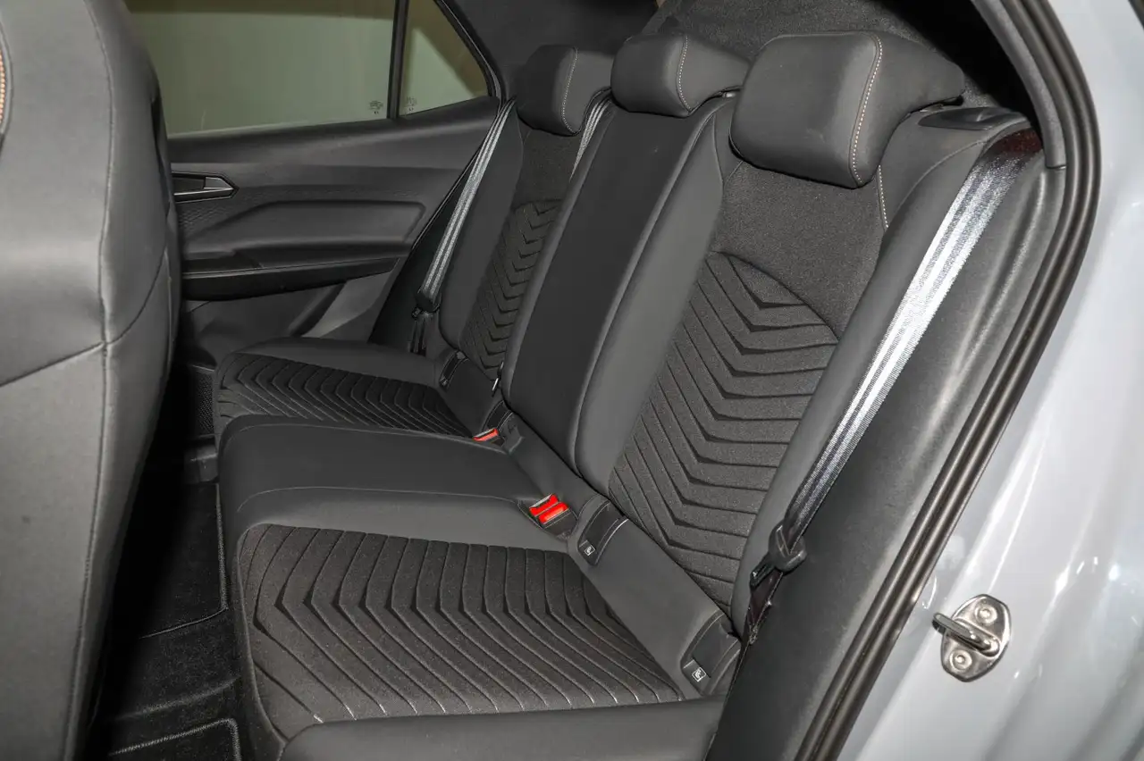 CUPRA Born 63kW SHZ PDC CarPlay Klima — Vehicle gallery 16