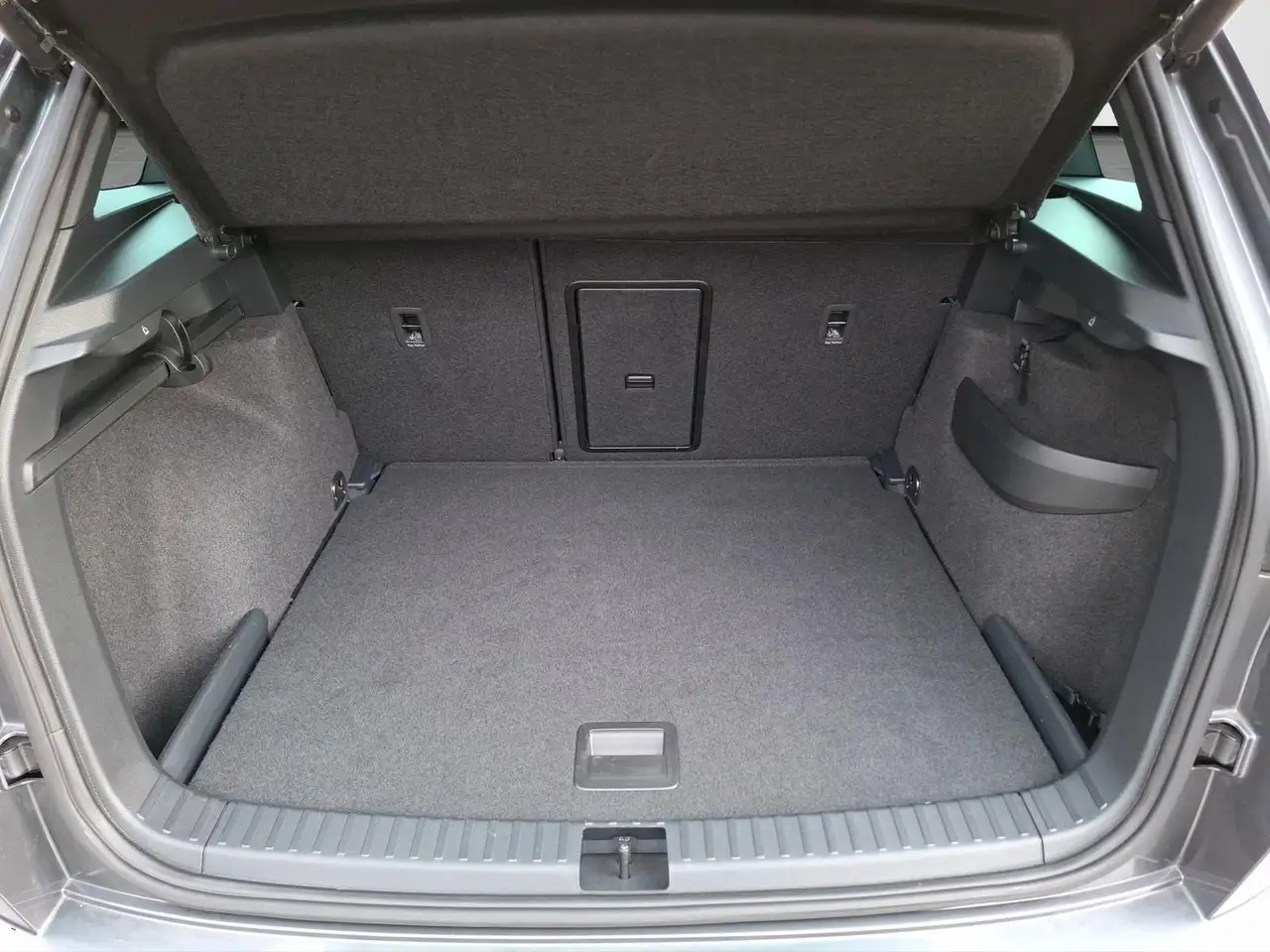 Skoda Karoq 1.5 TSI Sportline DSG / ACC / NAVI / KAMERA / SITZ — معرض صور السيارة 16
