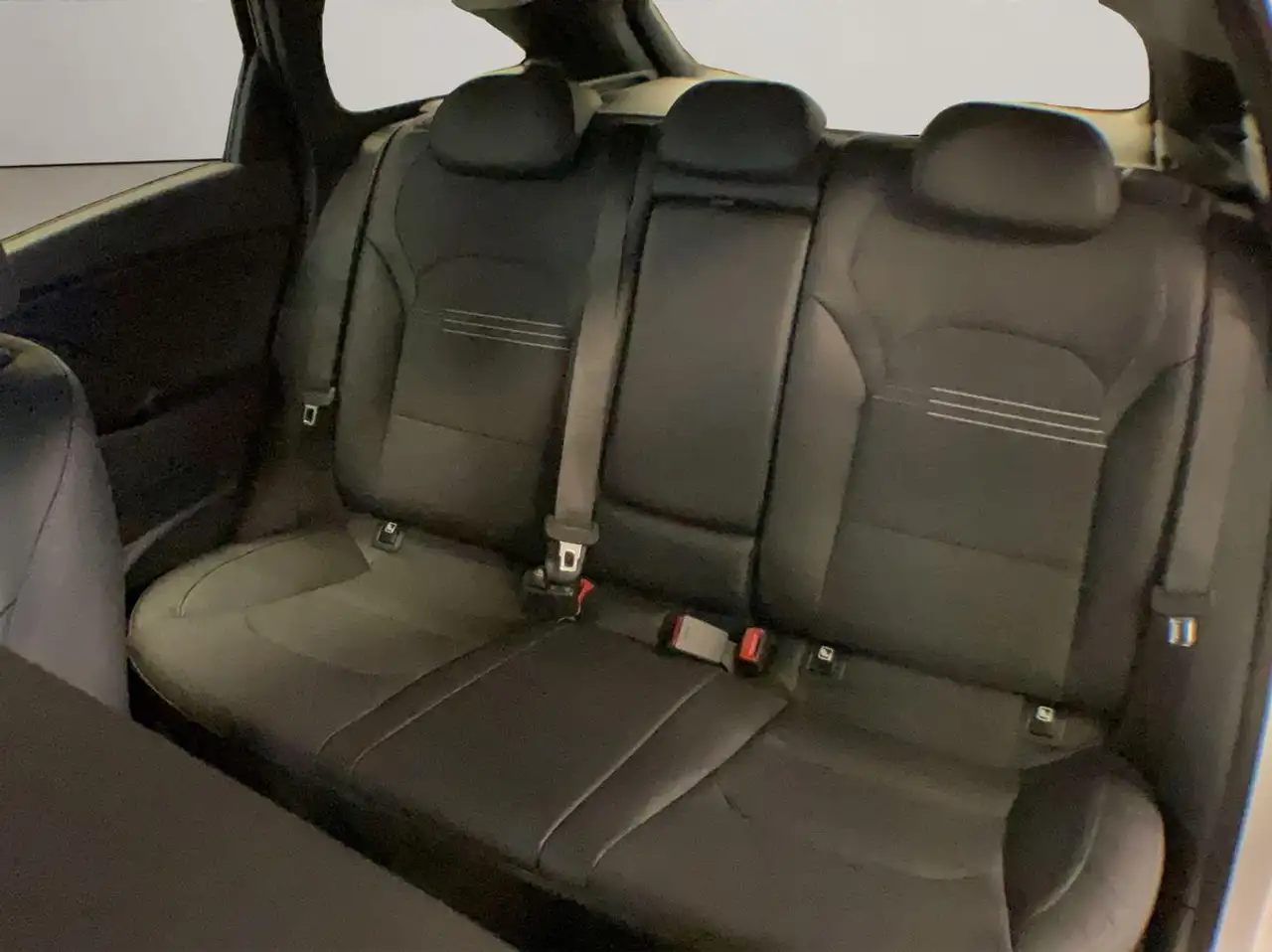Hyundai i30 Kombi 1.5 Turbo "Prime" 2WD Automatik — Galería del vehículo 15