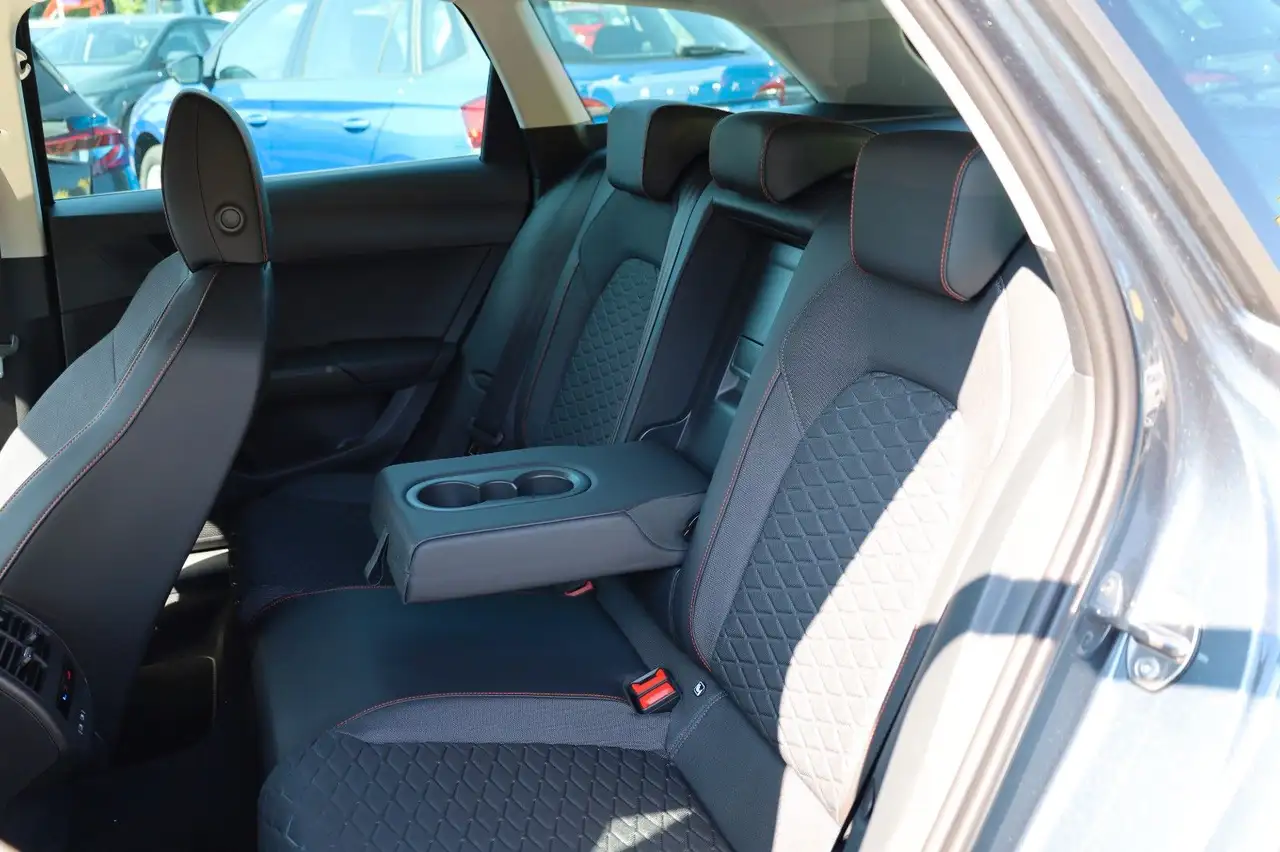 SEAT Leon Sportstourer 1,5 eTSI FR DSG — Vehicle gallery 25