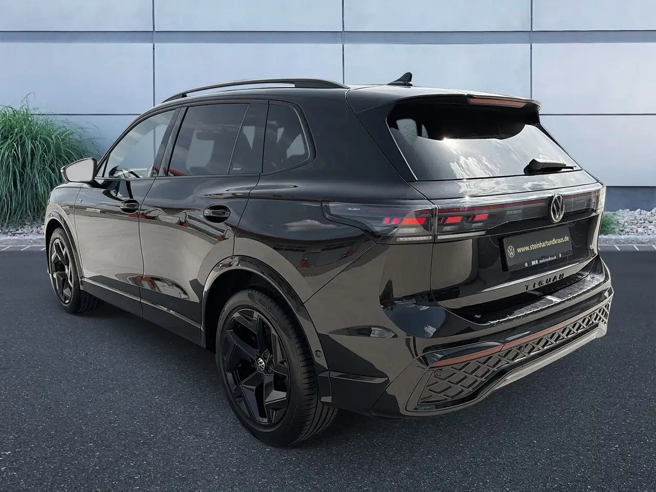 Volkswagen Tiguan R-Line — Vehicle gallery 3