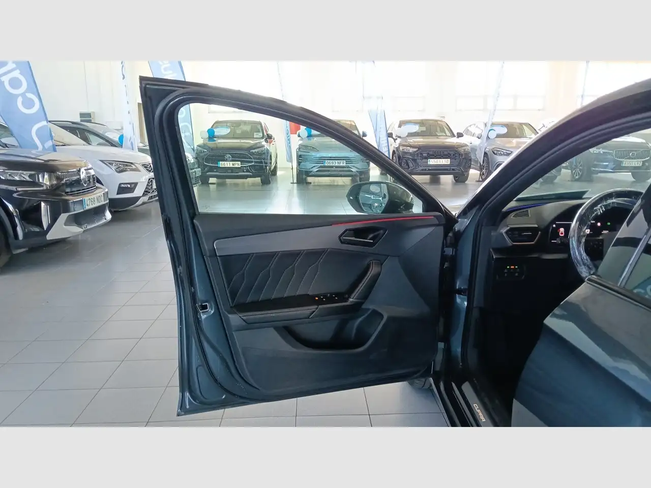 CUPRA Leon 1.5 eTSI 110 DSG — معرض صور السيارة 23