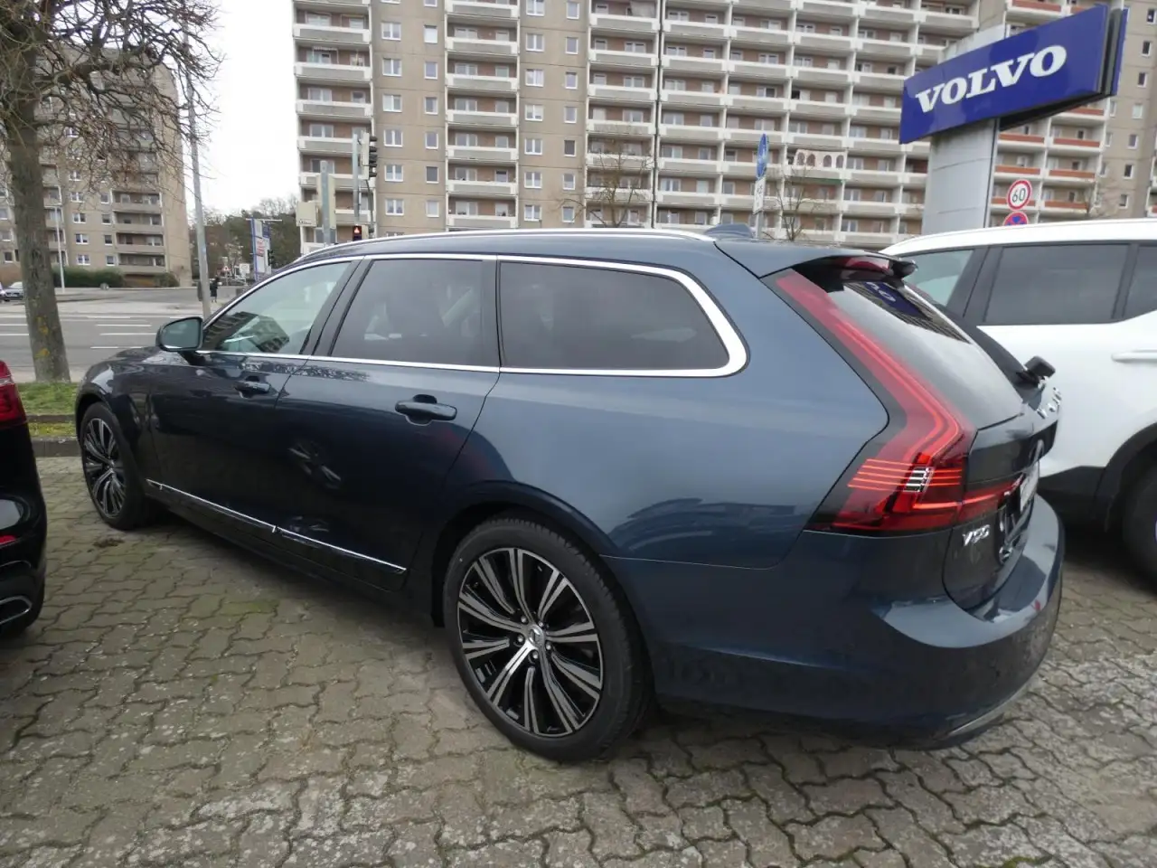 Volvo V90 B4 Benzin Ultimate Bright Klima Rückfahrkamera — Vehicle gallery 3