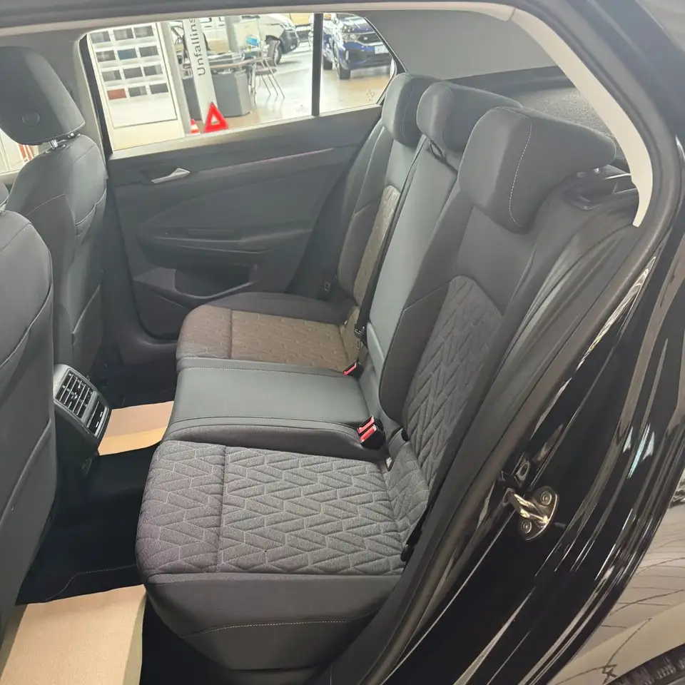 Volkswagen Golf VIII Lim. 1.5 eTSI Life — معرض صور السيارة 7
