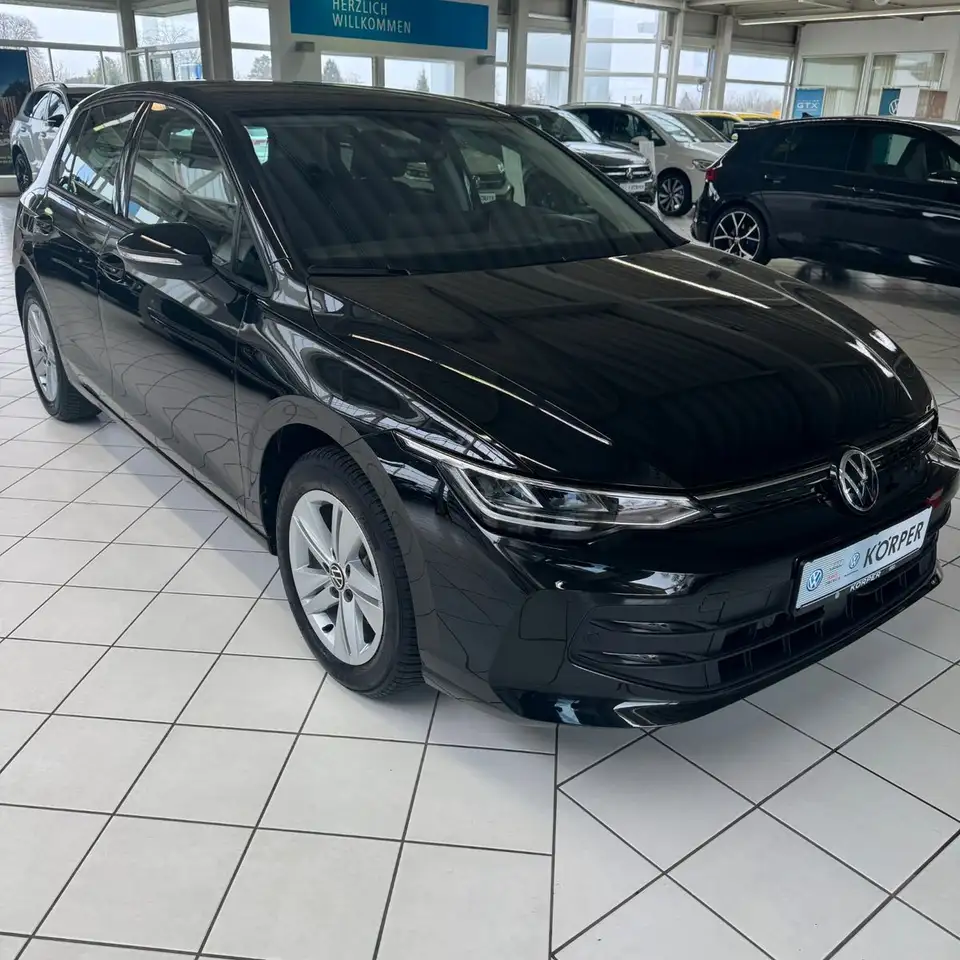 Volkswagen Golf VIII Lim. 1.5 eTSI Life — معرض صور السيارة 6
