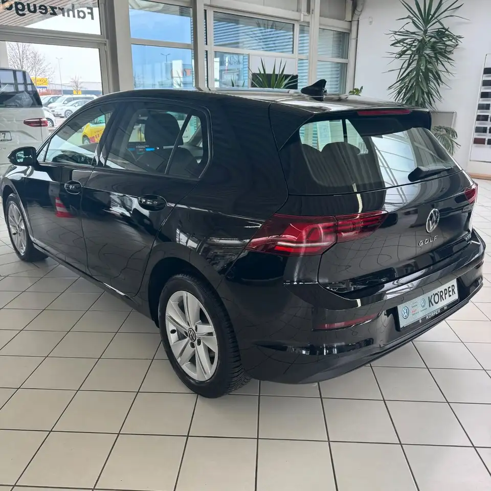 Volkswagen Golf VIII Lim. 1.5 eTSI Life — معرض صور السيارة 2