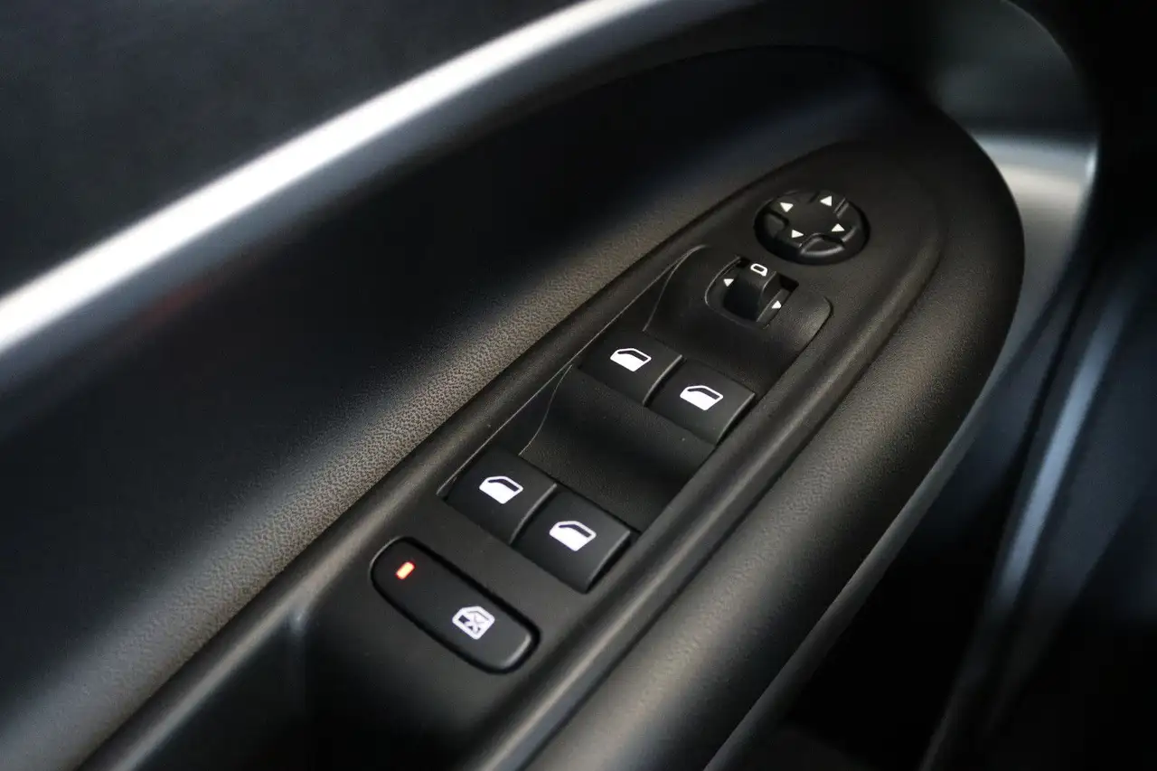 Jeep Avenger Altitude*LED*NAV*RFK*SHZ*JBL*PDC*CarPlay — معرض صور السيارة 31