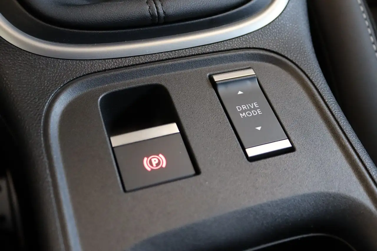 Jeep Avenger Altitude*LED*NAV*RFK*SHZ*JBL*PDC*CarPlay — معرض صور السيارة 23