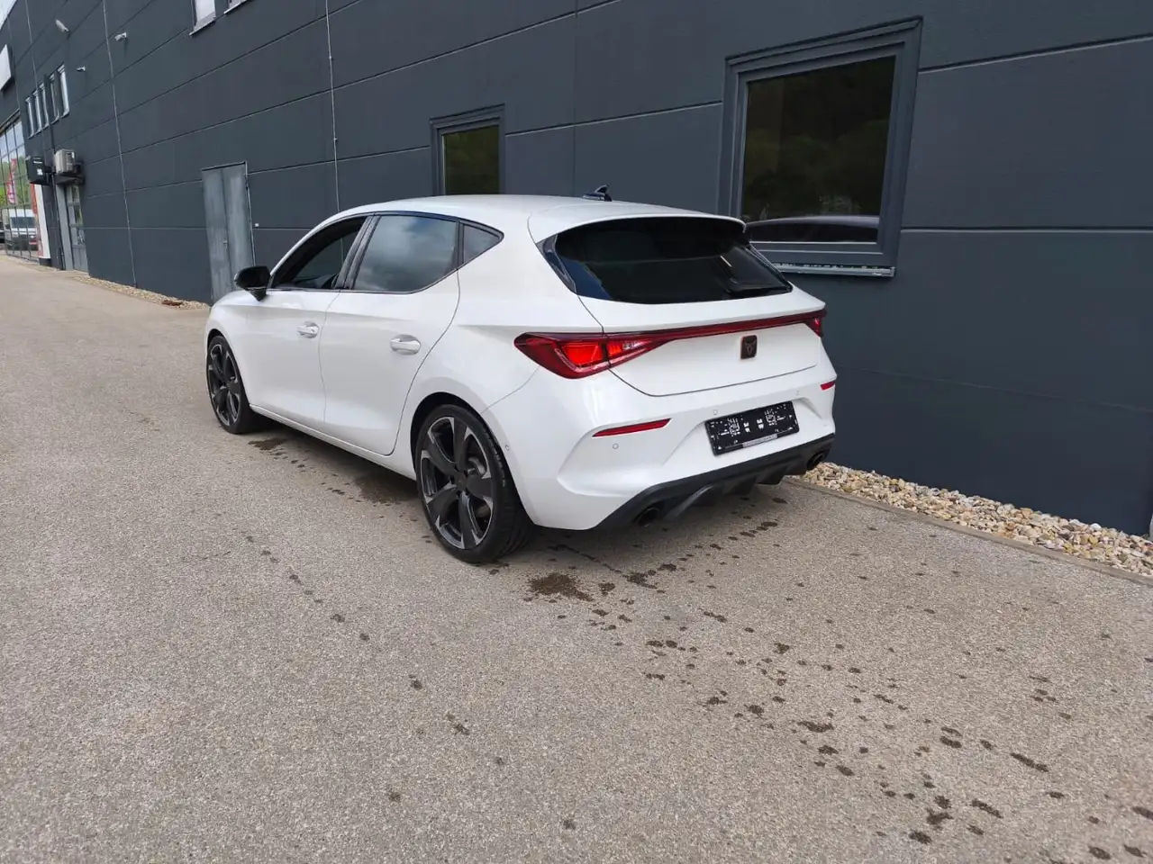 CUPRA Leon 2.0 TSI DSG VZ KAMERA FULL LINK CONNECTIVITY — معرض صور السيارة 4