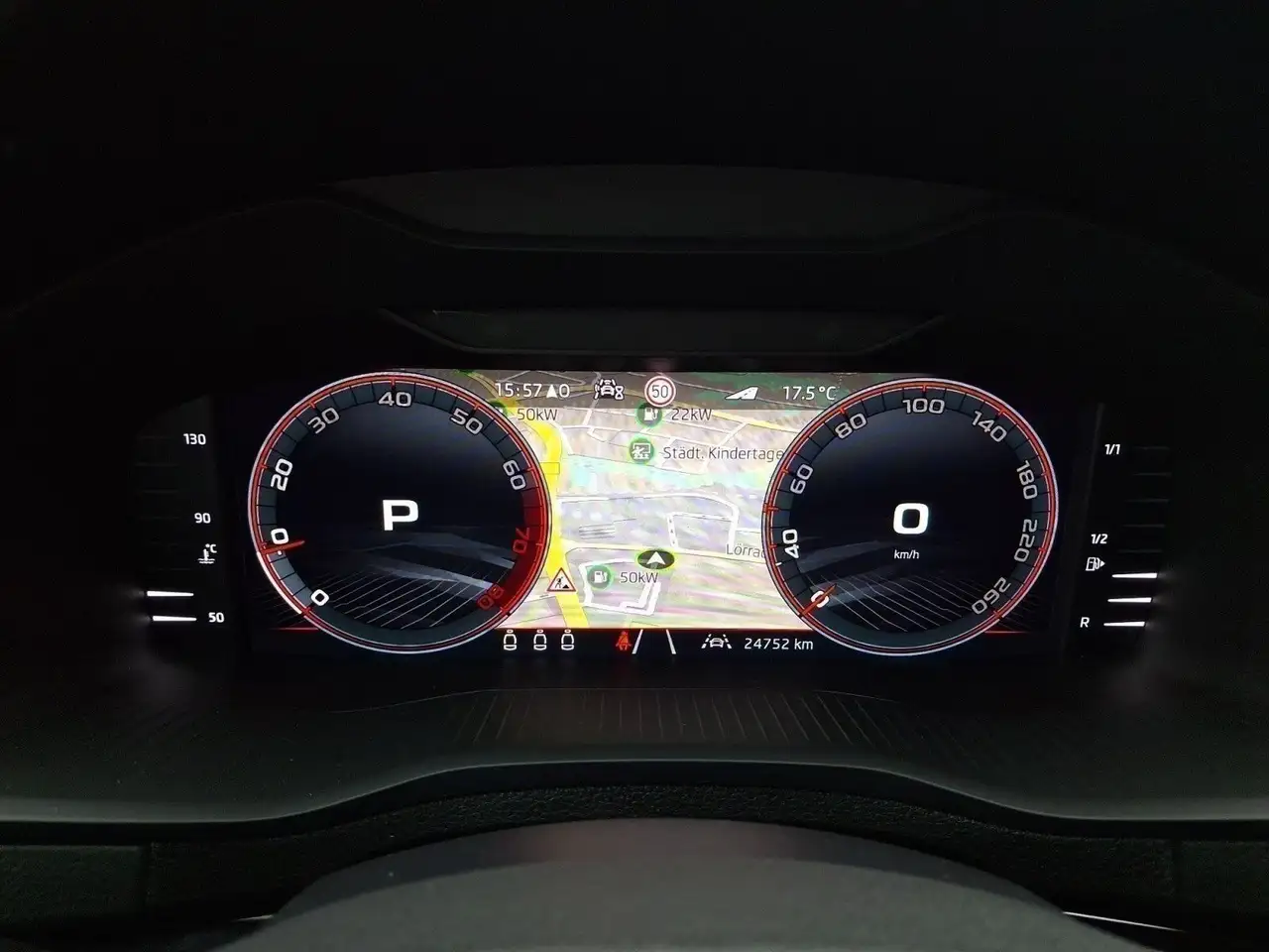 Skoda Karoq 2.0 TSI DSG Sportline 4x4 — معرض صور السيارة 11