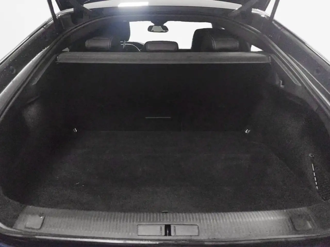 Peugeot 508 1.5BlueHDi S&S Allure Pack EAT8 130 — Vehicle gallery 13