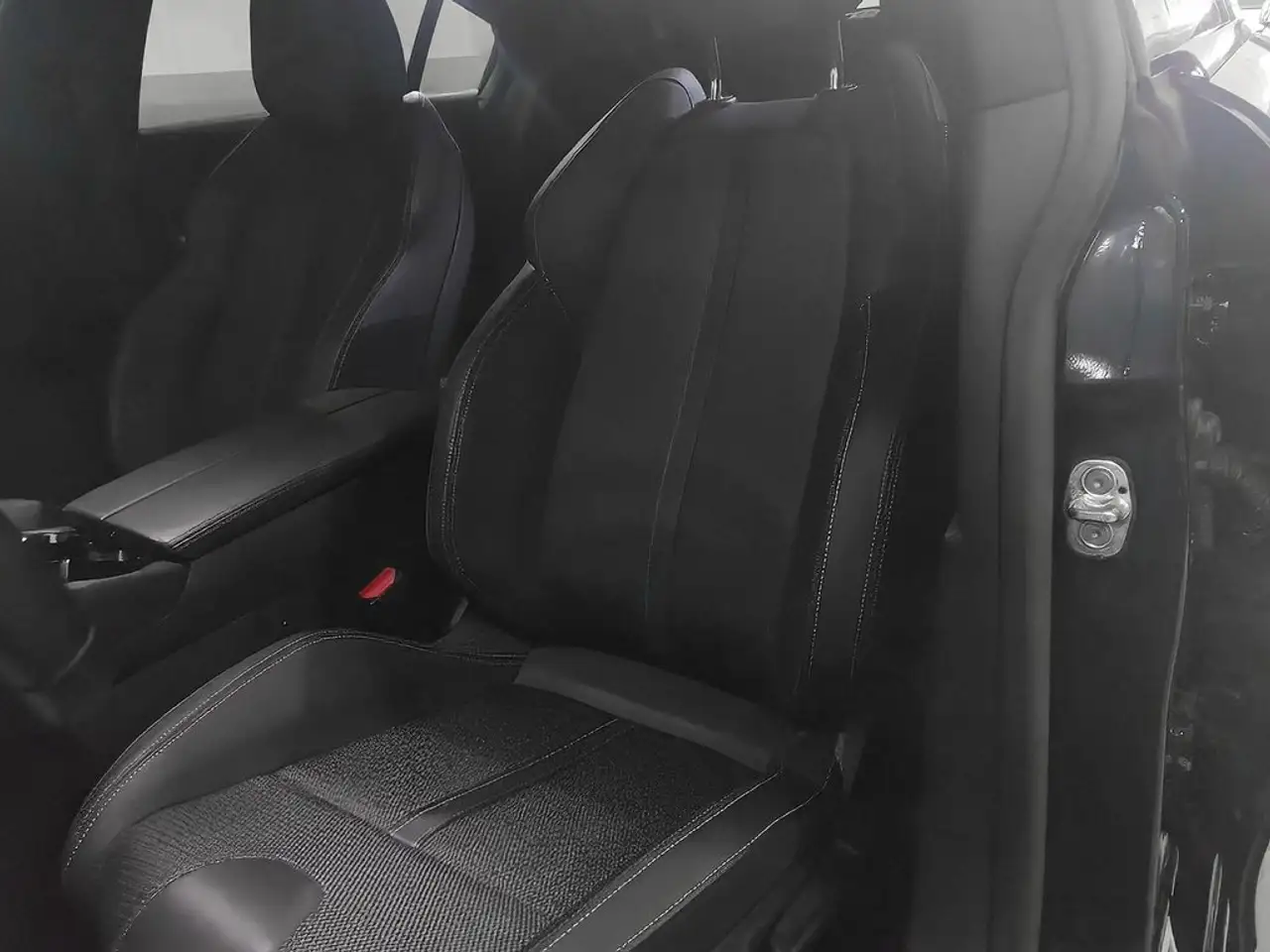 Peugeot 508 1.5BlueHDi S&S Allure Pack EAT8 130 — Vehicle gallery 22
