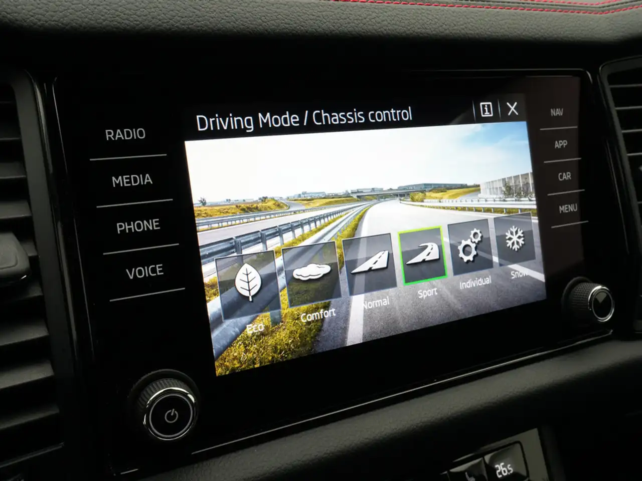 Skoda Kodiaq RS 4X4 CARPLAY LEDER SHZ NAVI VIRT PDC — معرض صور السيارة 11
