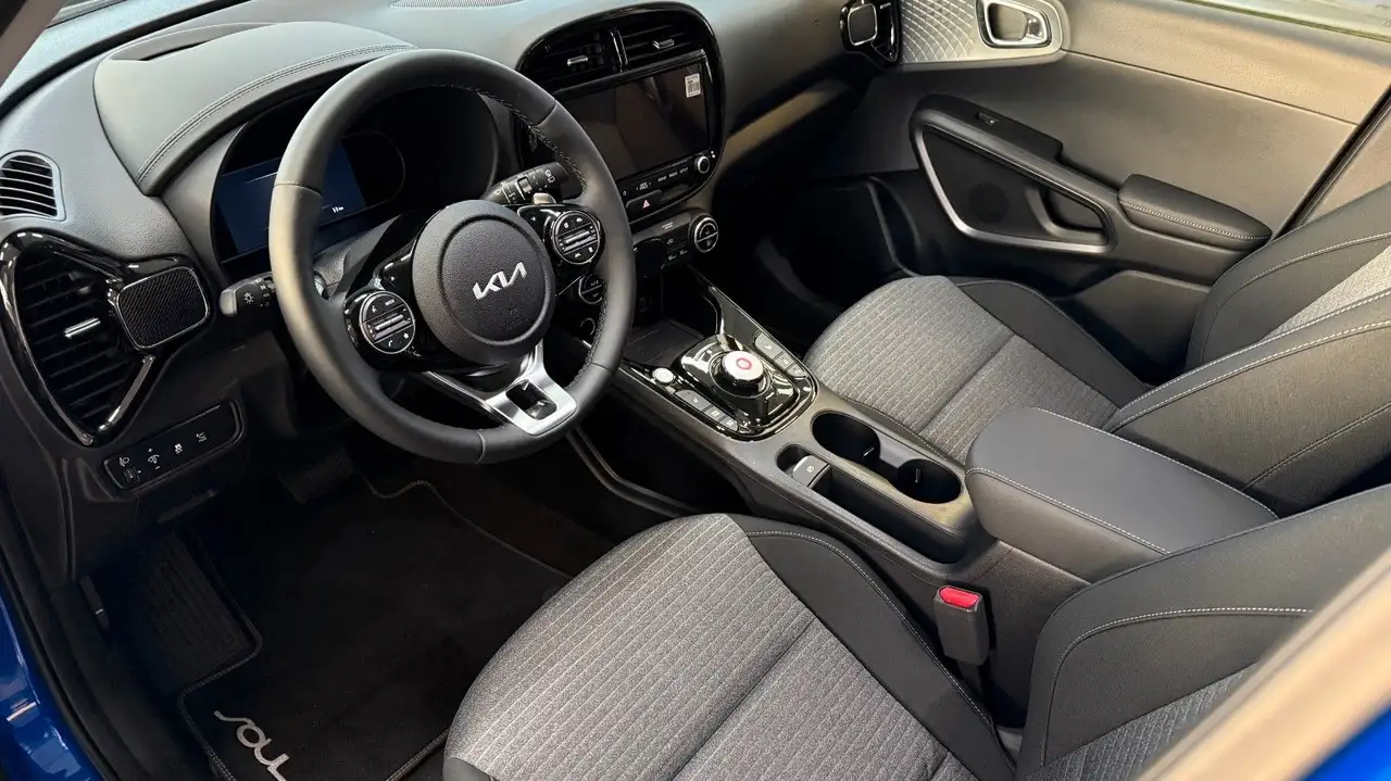 Kia Soul e-Soul Inspiration 64 kWh WP, Glasdach — Vehicle gallery 7