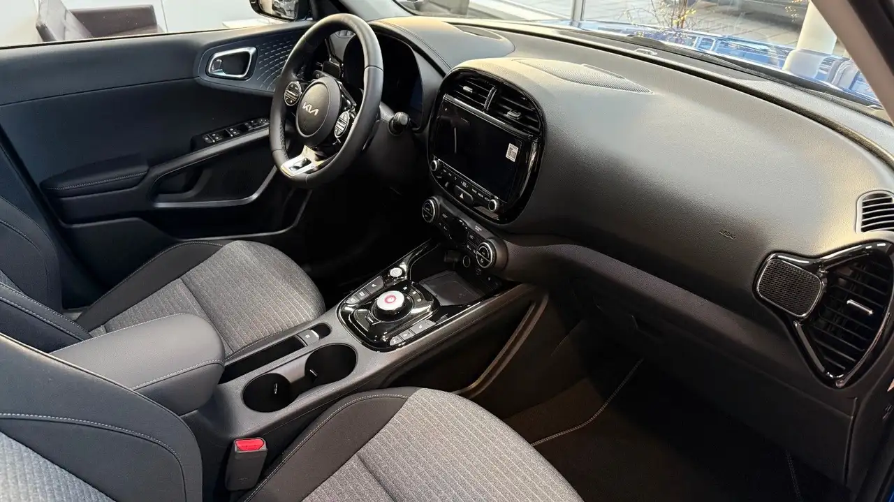 Kia Soul e-Soul Inspiration 64 kWh WP, Glasdach — Vehicle gallery 9
