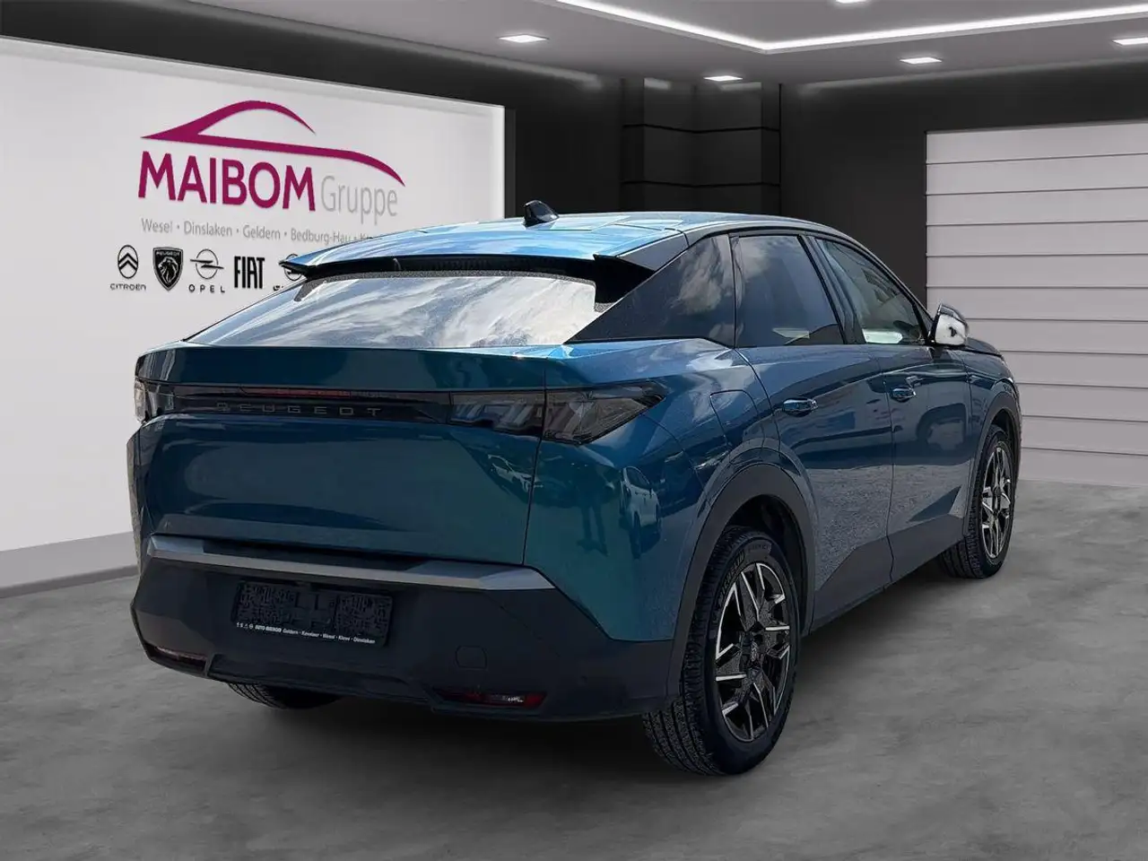 Peugeot 3008 Hybrid 136 Allure — Vehicle gallery 4