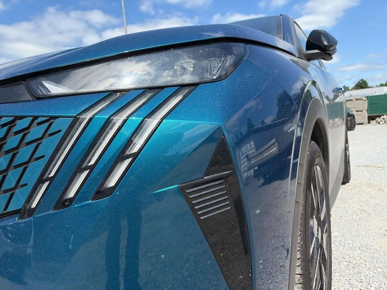 Peugeot 3008 Hybrid 136 Allure — Vehicle gallery 7