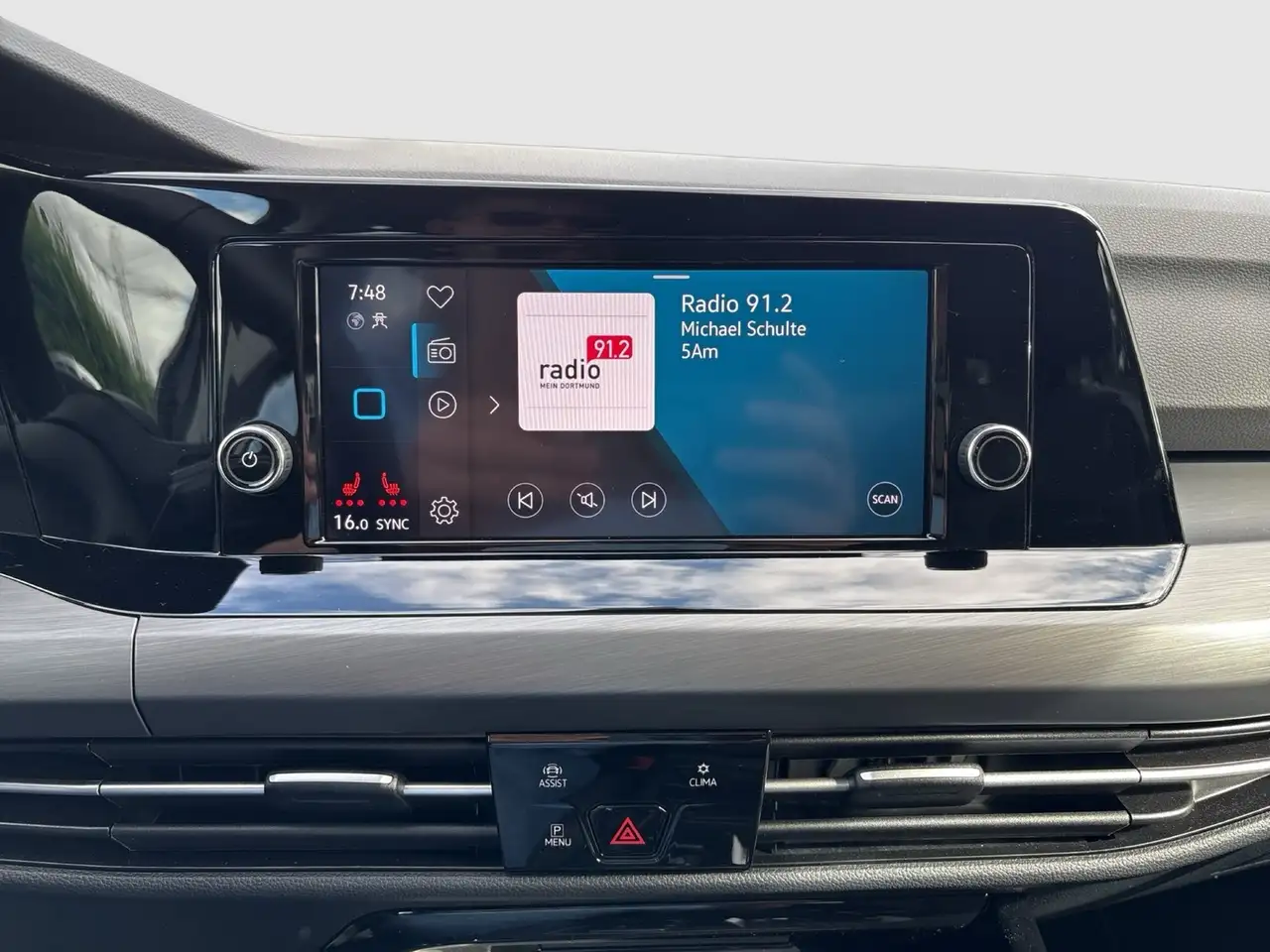 Volkswagen Golf VIII 1.5 eTSI STYLE CAM ACC LM17 CARPLAY — Galería del vehículo 12