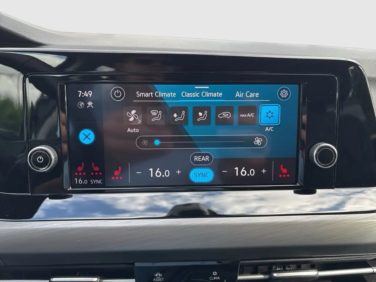 Volkswagen Golf VIII 1.5 eTSI STYLE CAM ACC LM17 CARPLAY — Galería del vehículo 14