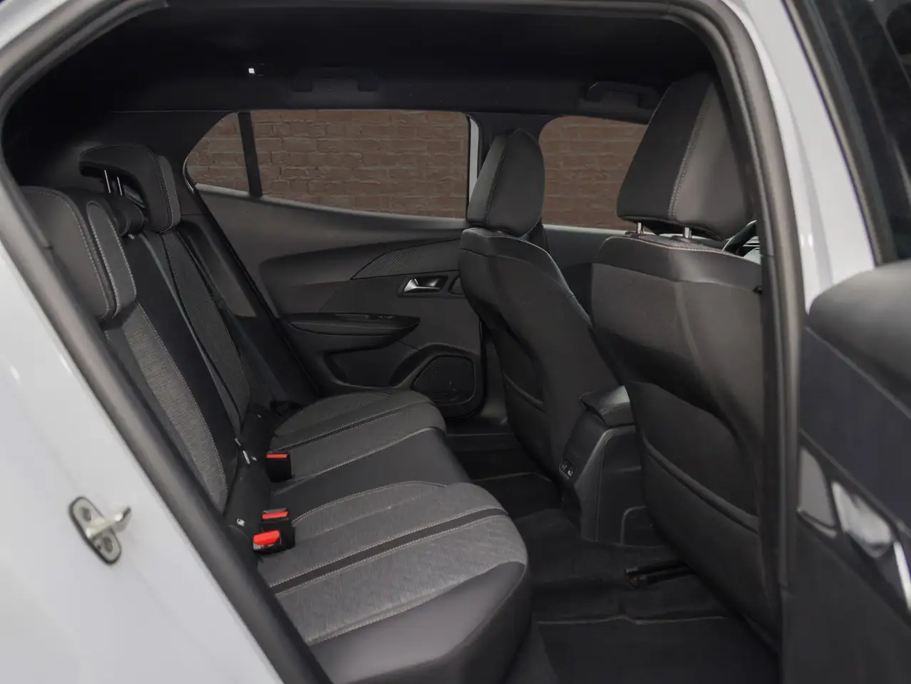 Peugeot 2008 Allure — Vehicle gallery 12