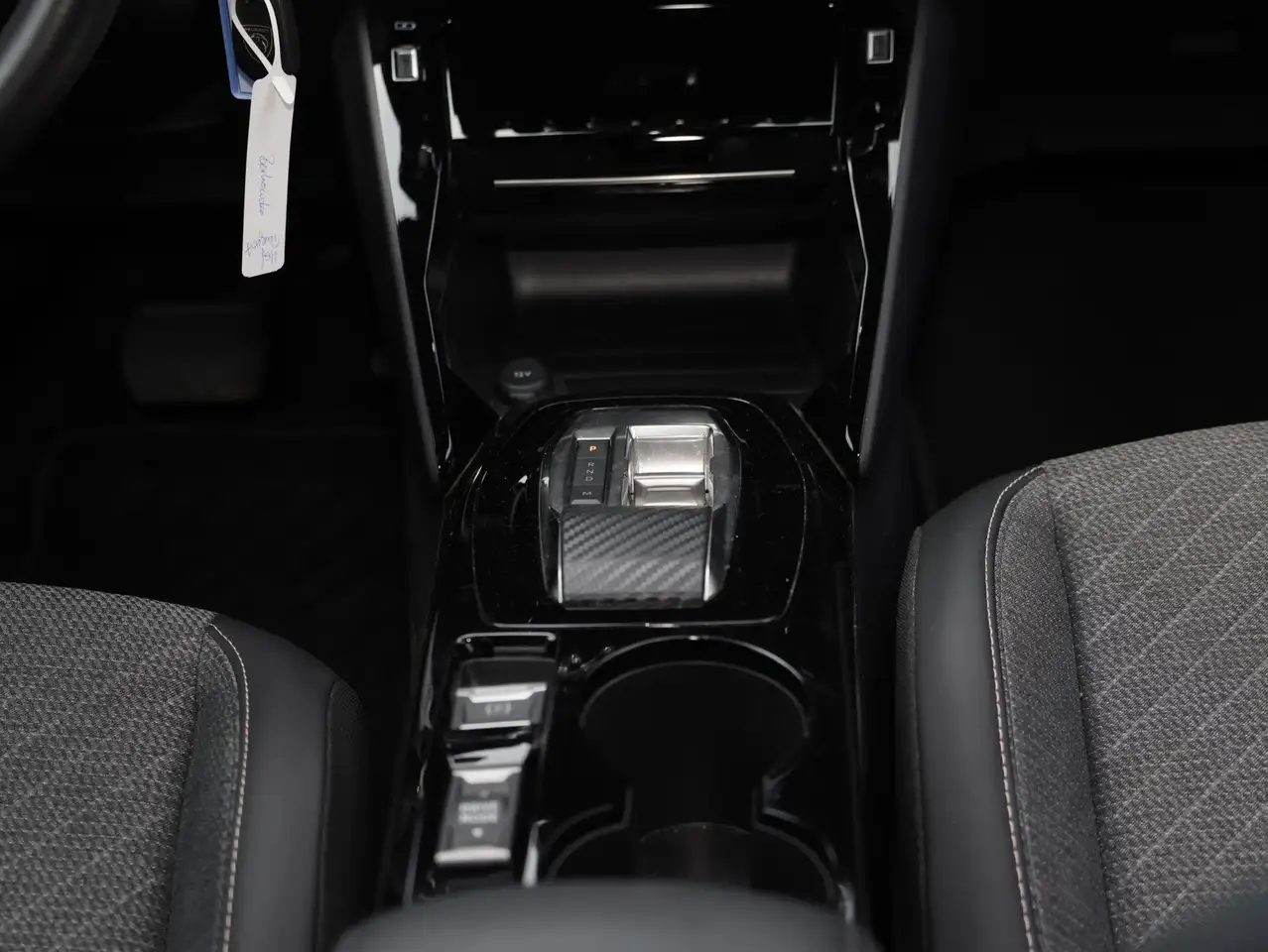 Peugeot 2008 Allure — Vehicle gallery 16