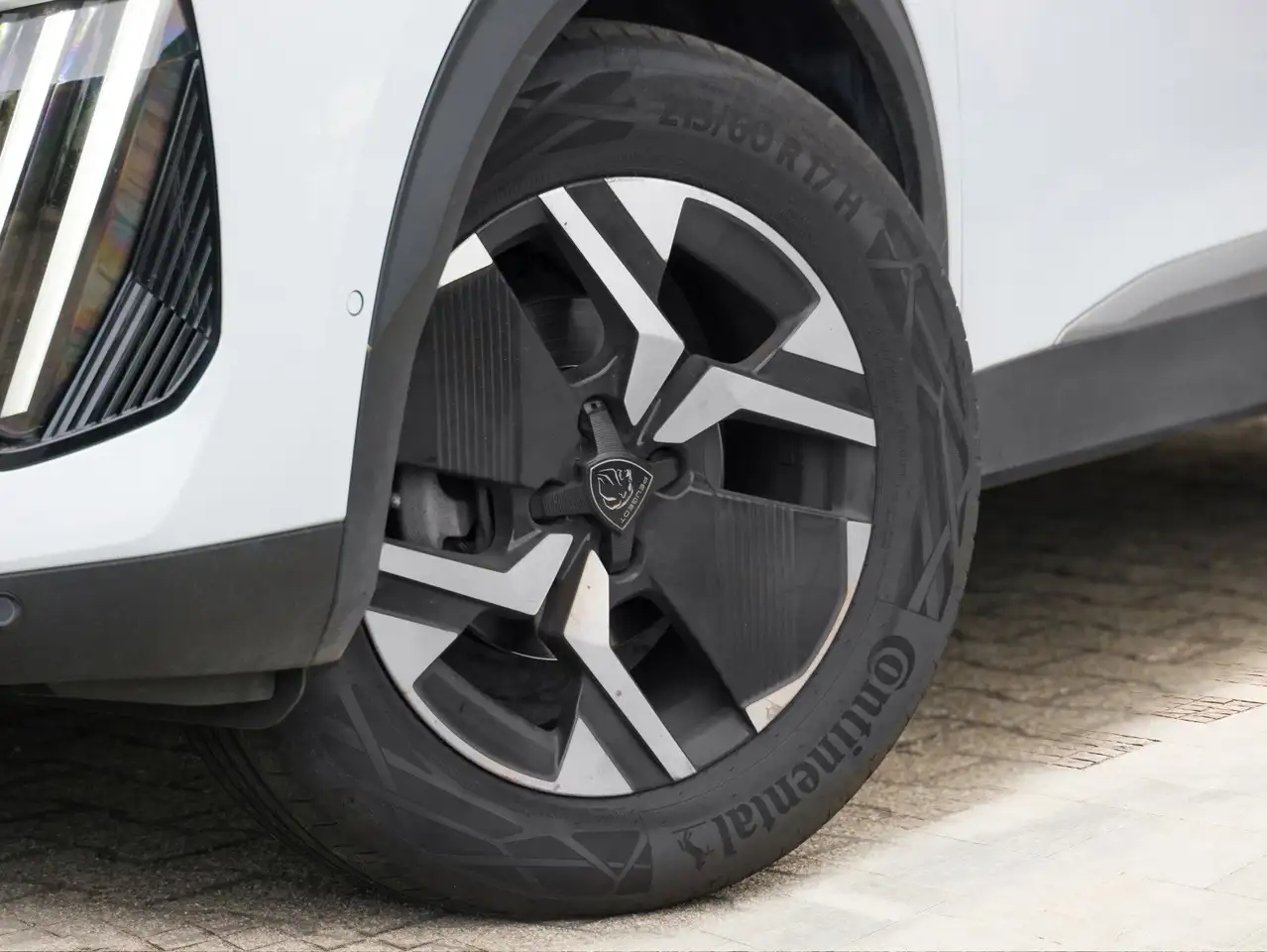 Peugeot 2008 Allure — Vehicle gallery 6