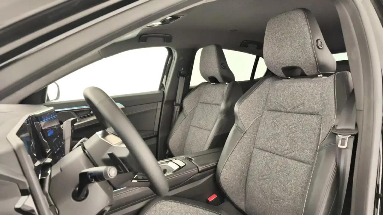 Renault Rafale 1.2 E-Tech Híbrido Techno 147kW — معرض صور السيارة 10
