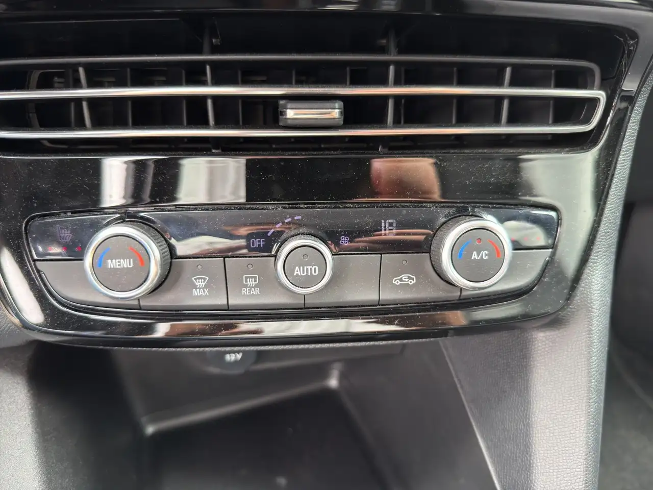 Opel Mokka Elegance 1.2 Turbo Navi+SHZ+LHZ+RFK+LED — Vehicle gallery 23