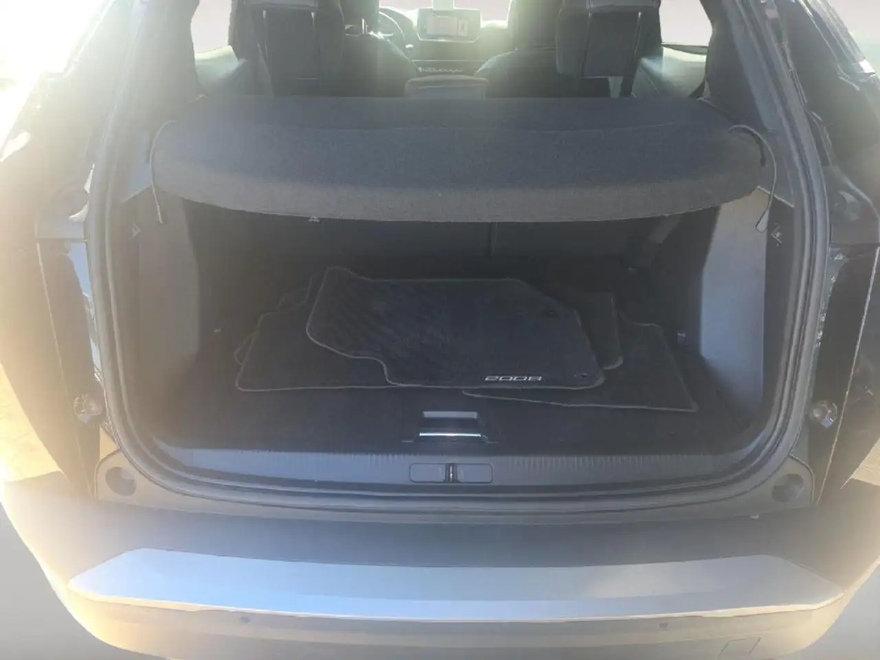 Peugeot 2008 Allure *NAVI*KAMERA*SITZHEIZUNG* — Vehicle gallery 18