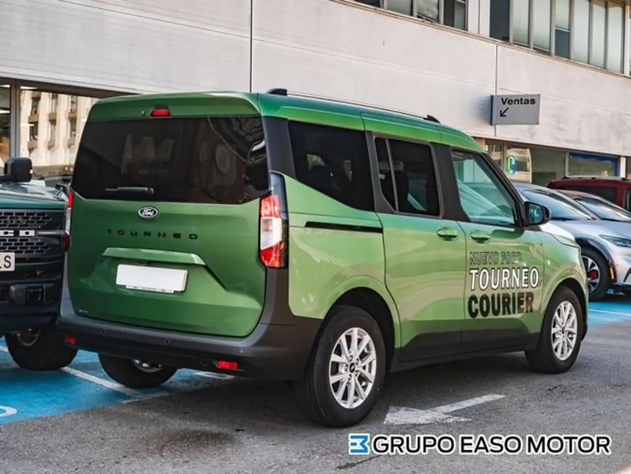 Ford Tourneo Courier 1.0 Ecoboost Titanium Aut. — Vehicle gallery 9