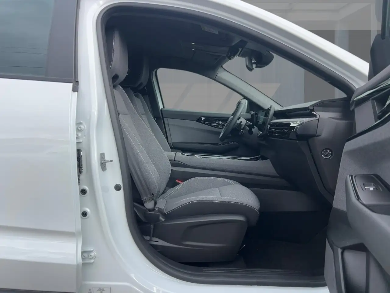 Renault Austral EVOLUTION TCe 160 AUTOMATIK SITZHEIZUNG — معرض صور السيارة 8