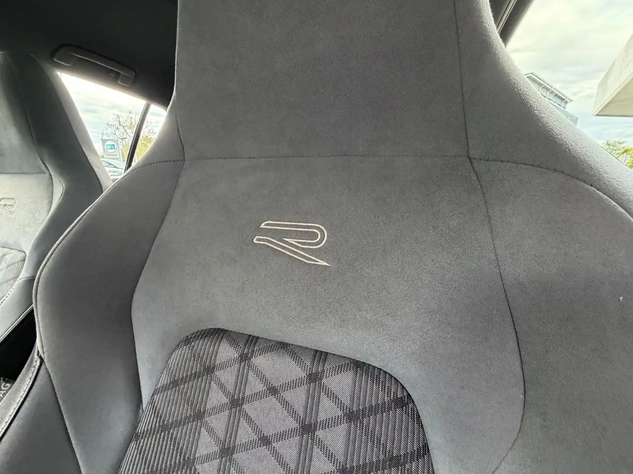 Volkswagen Golf VIII 1,5eTSI 2X R-Line BLACK+VIRTU+PDC+DAB+ — Vehicle gallery 23