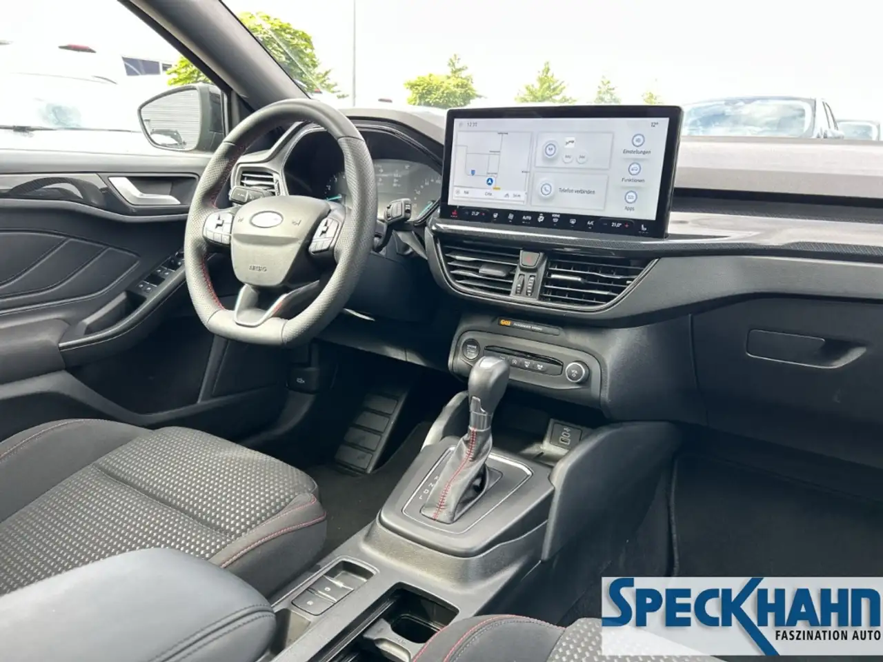 Ford Focus Turnier ST-Line 1.0 EcoBoost Mild-Hybrid Notruf Na — معرض صور السيارة 12