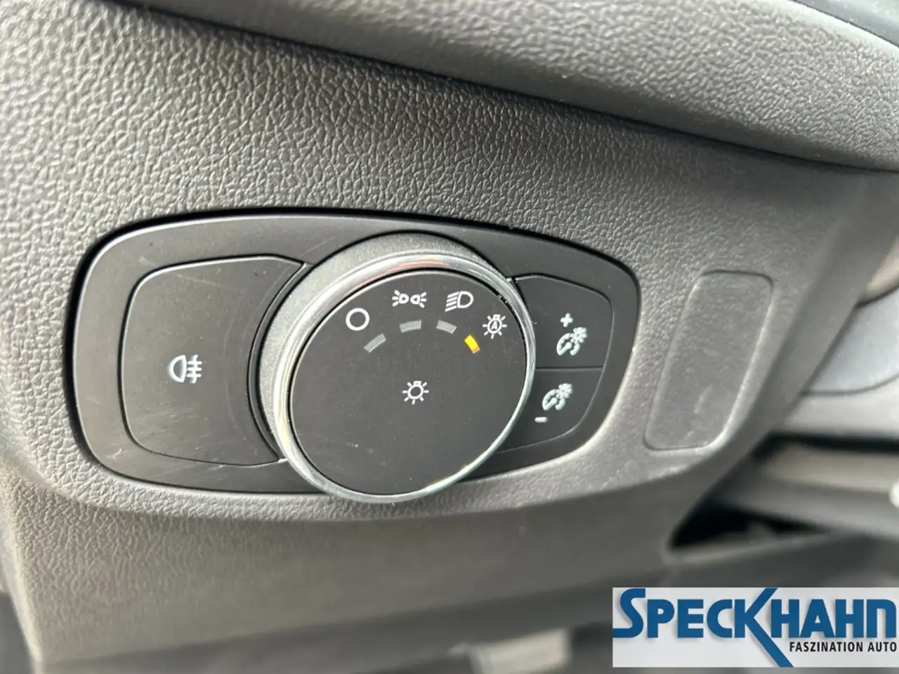Ford Focus Turnier ST-Line 1.0 EcoBoost Mild-Hybrid Notruf Na — معرض صور السيارة 19