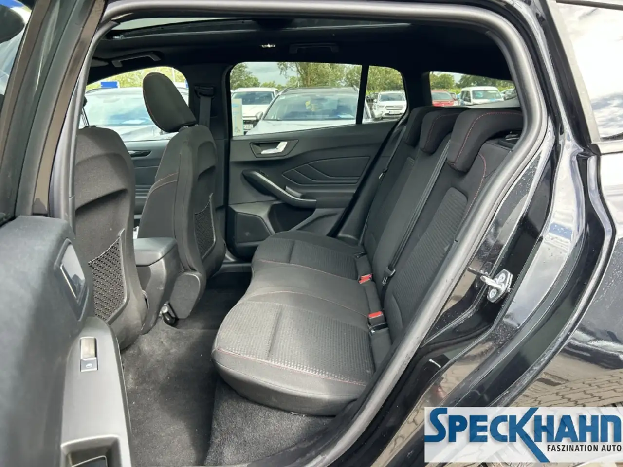 Ford Focus Turnier ST-Line 1.0 EcoBoost Mild-Hybrid Notruf Na — معرض صور السيارة 13