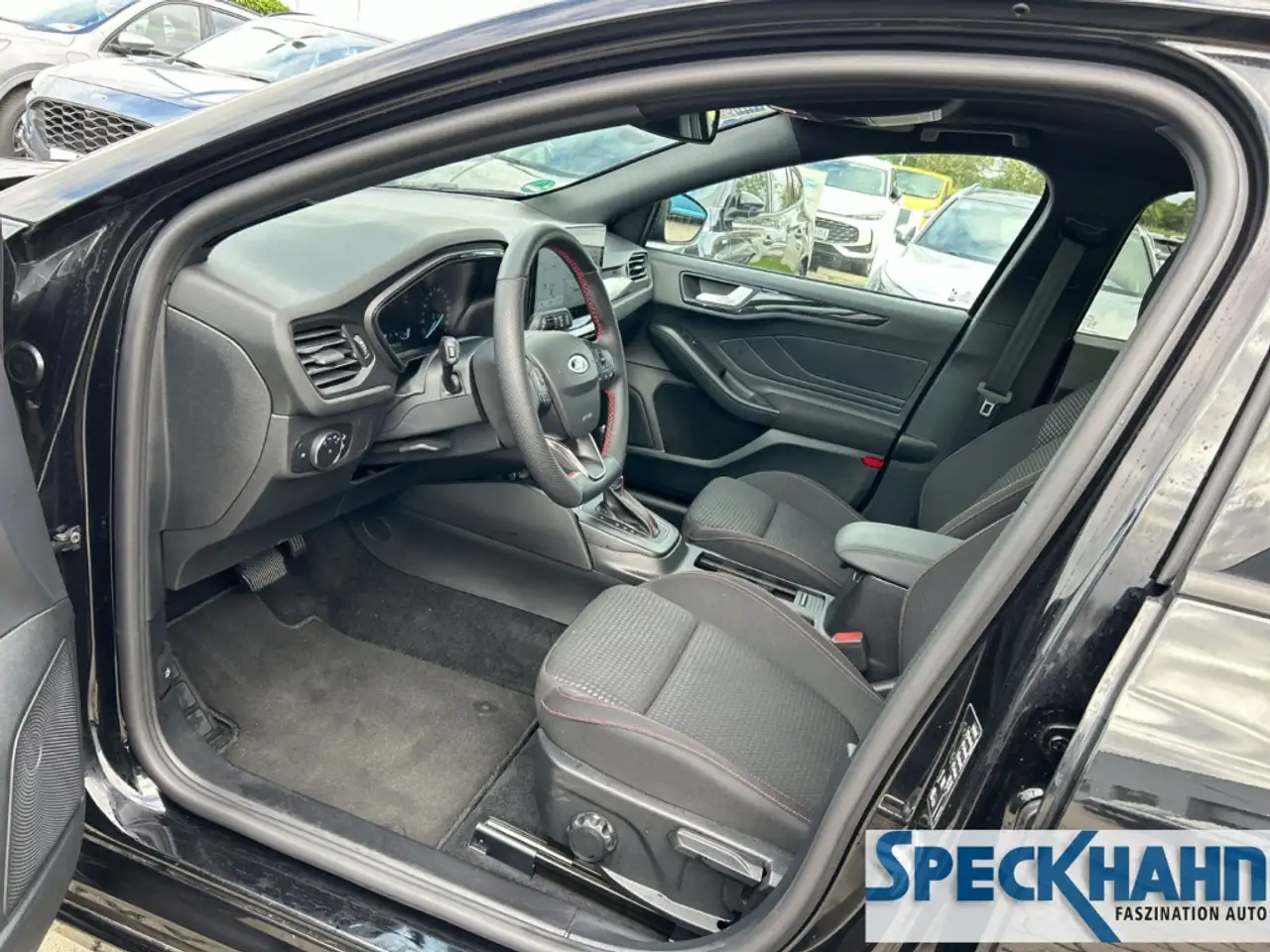 Ford Focus Turnier ST-Line 1.0 EcoBoost Mild-Hybrid Notruf Na — معرض صور السيارة 10