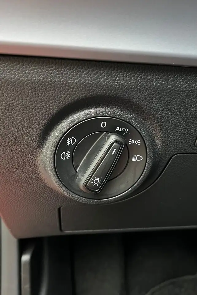 SEAT Ibiza FR DSG LED RF-Kamera DAB Parkpilot 18 Zoll — Galerie du véhicule 27
