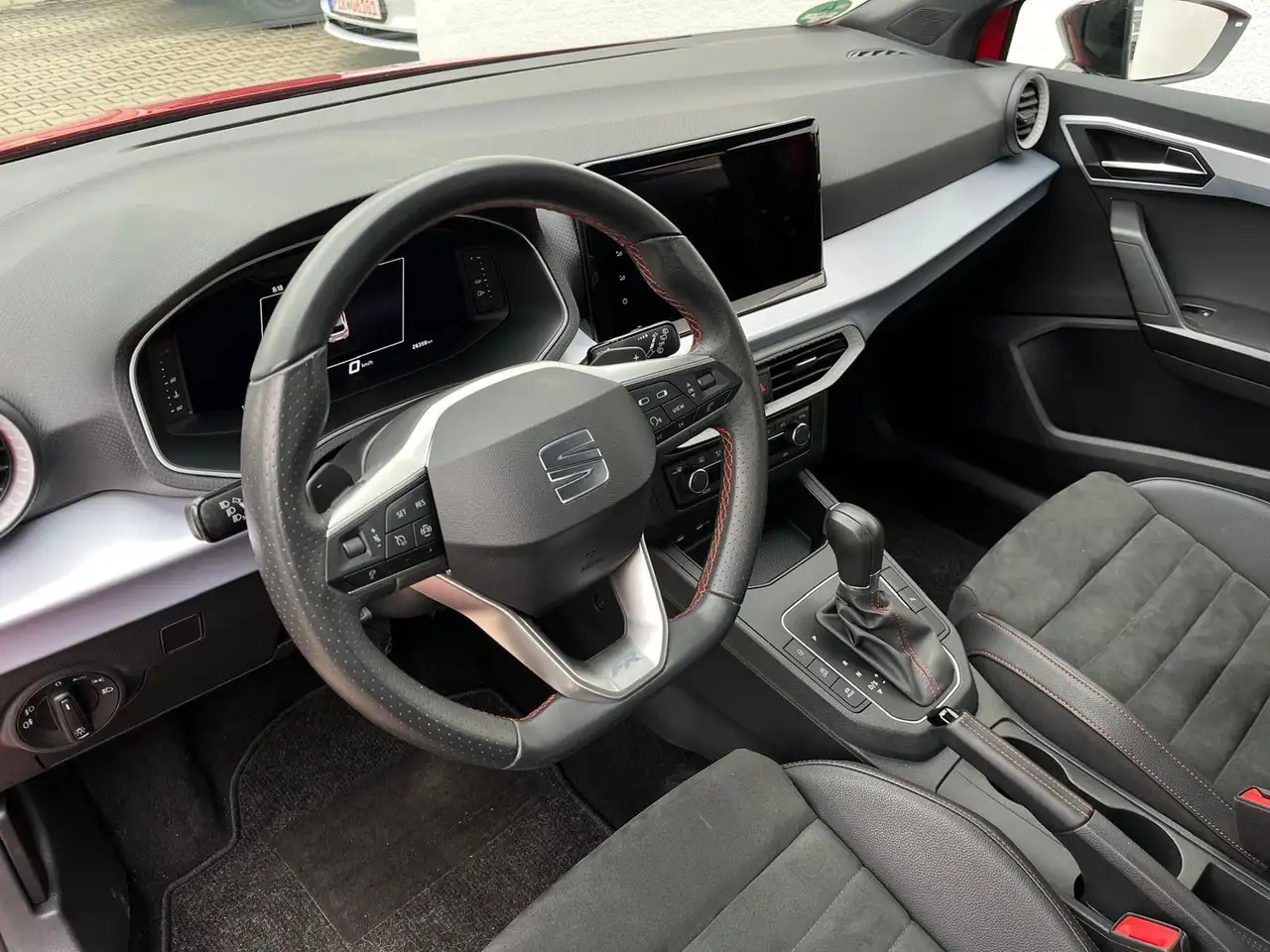 SEAT Ibiza FR DSG LED RF-Kamera DAB Parkpilot 18 Zoll — Galerie du véhicule 12