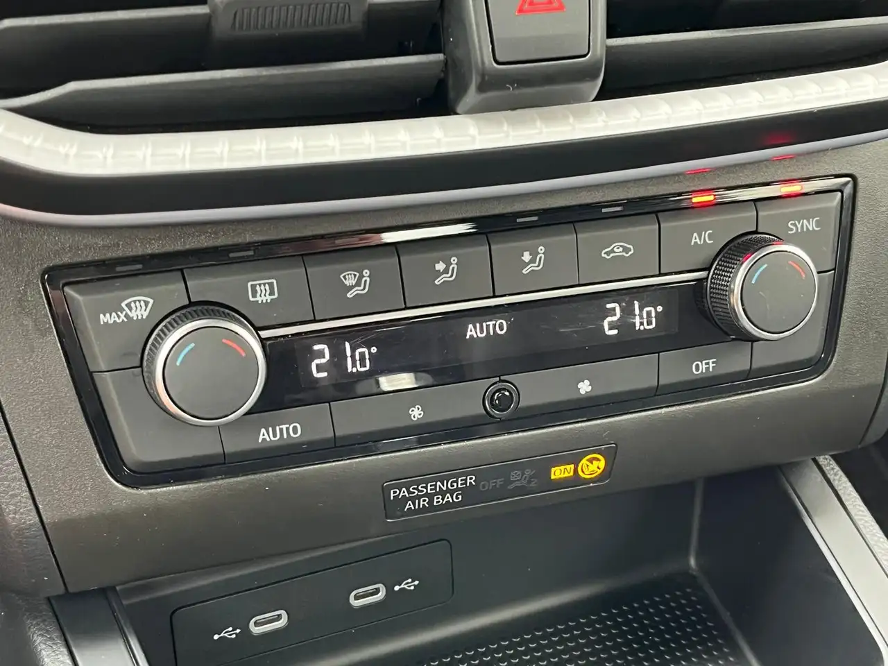 SEAT Ibiza FR DSG LED RF-Kamera DAB Parkpilot 18 Zoll — Galerie du véhicule 13