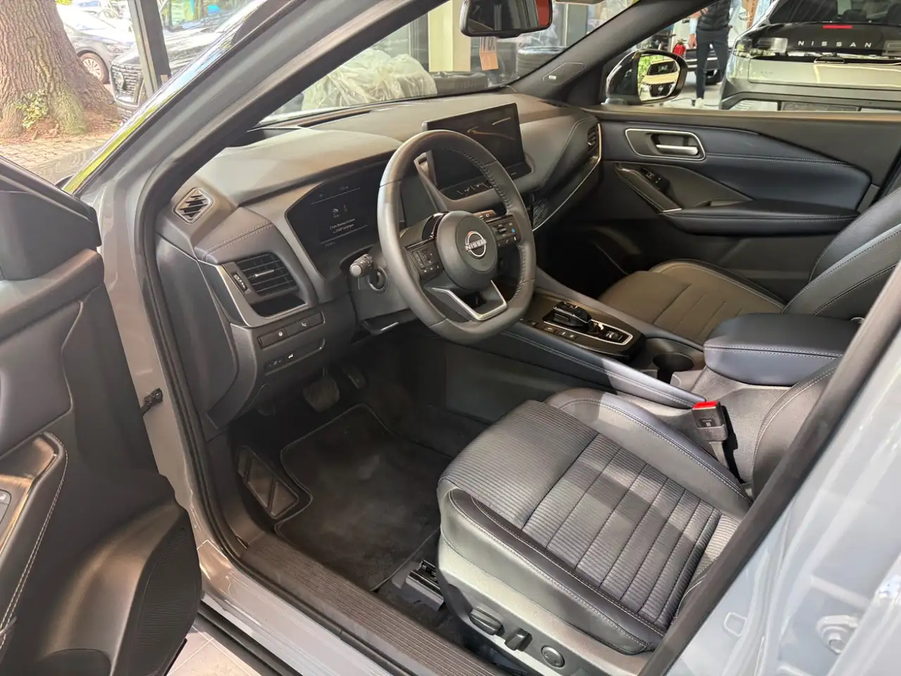Nissan Qashqai 1.5 VC-T Tekna e-Power ACC+LED+Navi+Pano — Vehicle gallery 14