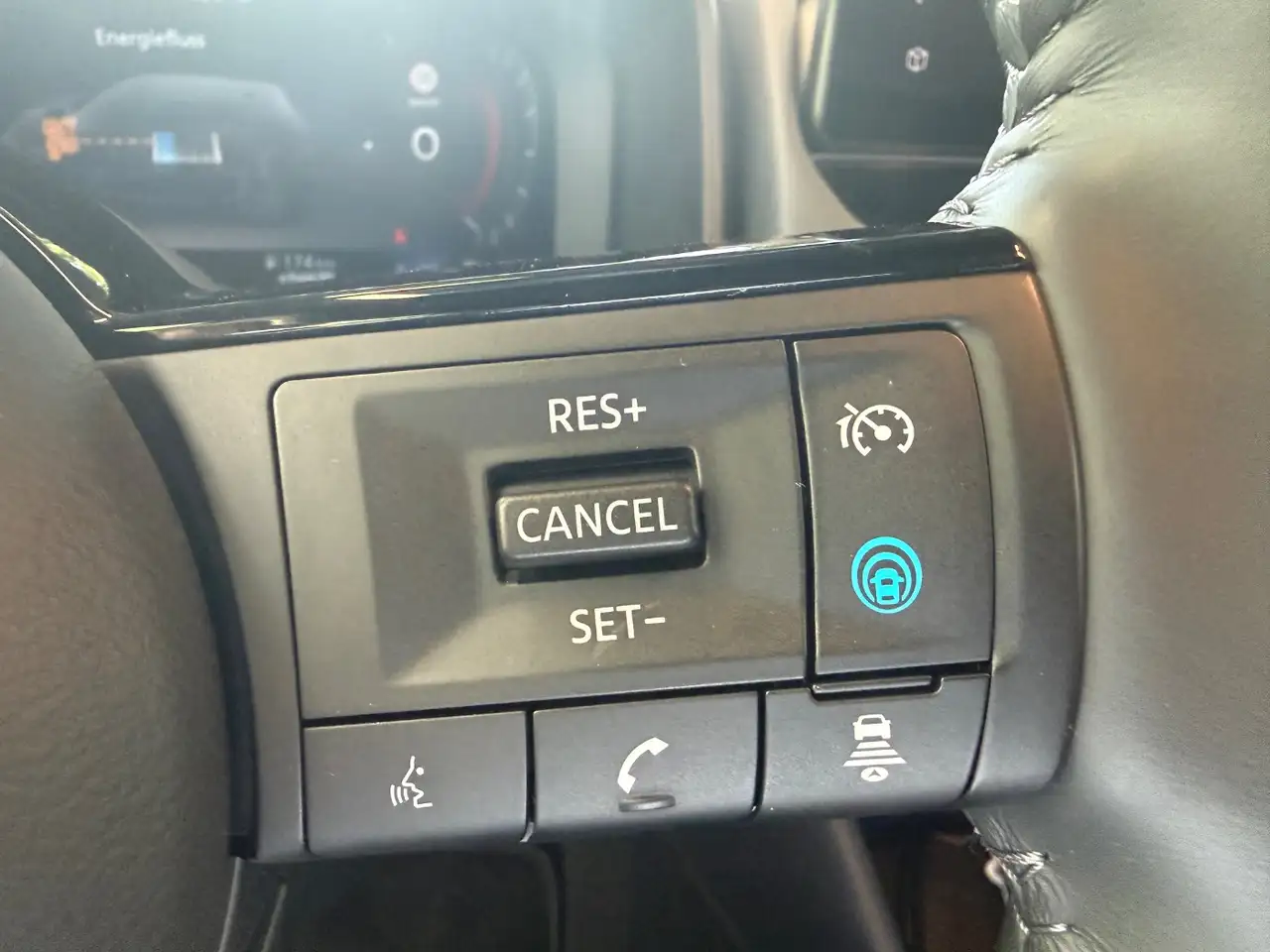 Nissan Qashqai 1.5 VC-T Tekna e-Power ACC+LED+Navi+Pano — Vehicle gallery 24