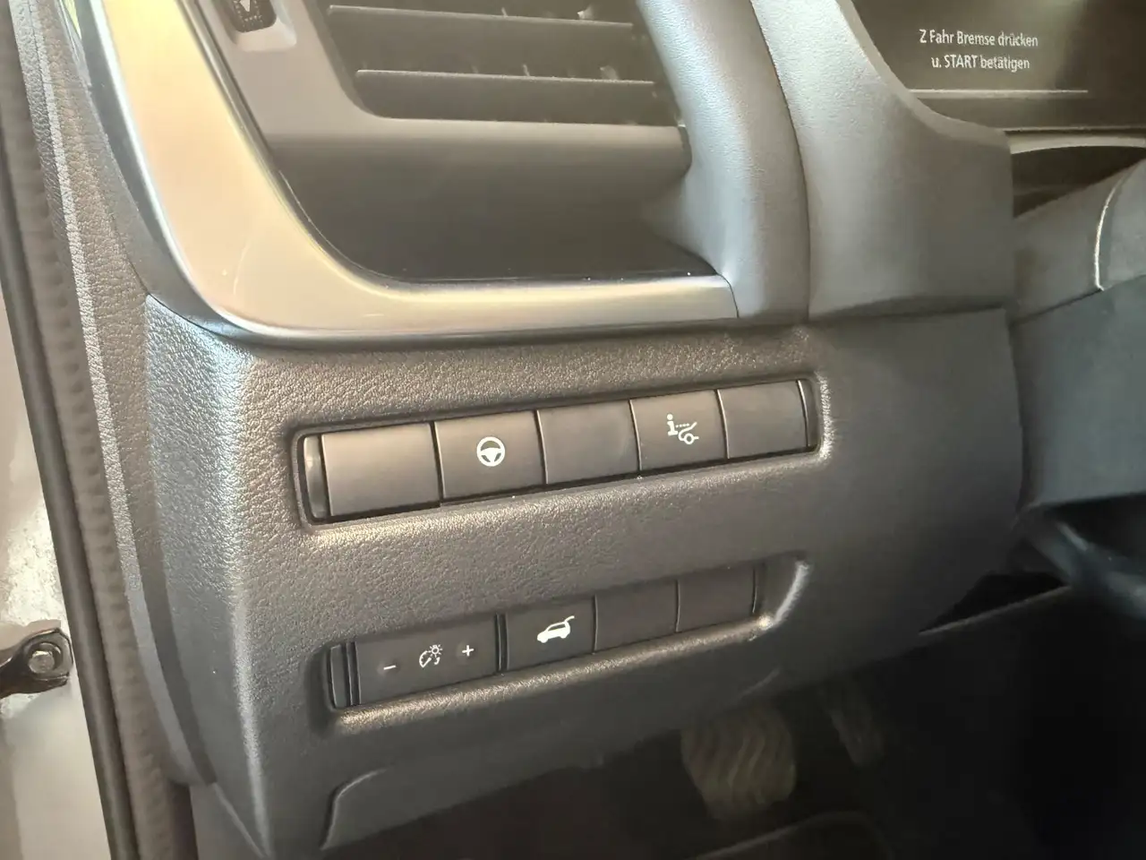 Nissan Qashqai 1.5 VC-T Tekna e-Power ACC+LED+Navi+Pano — Vehicle gallery 22