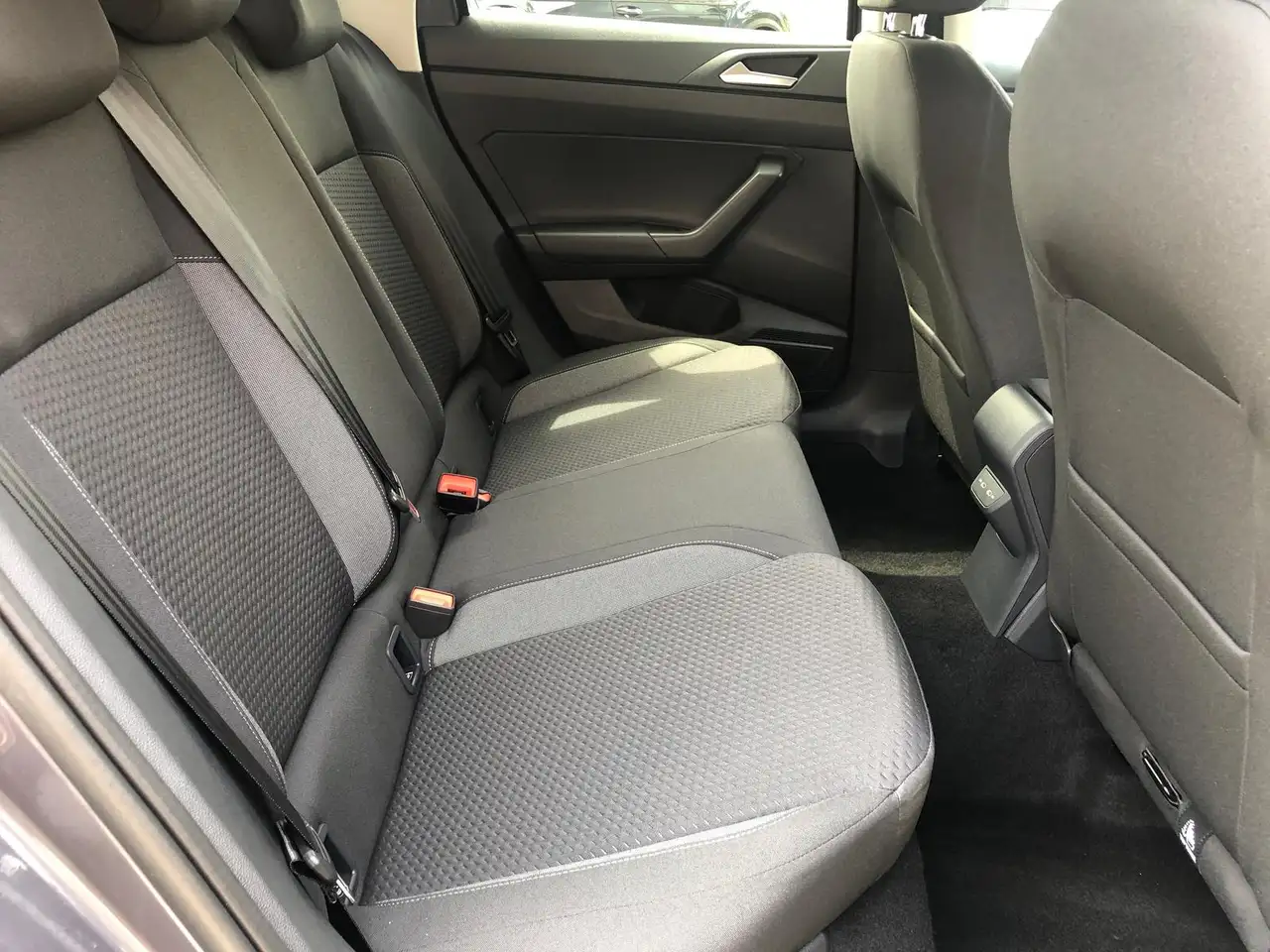 Volkswagen Taigo Life 1.0 TSI ACC NAV APP KAM CLIMATR ALS SHZ — Vehicle gallery 10