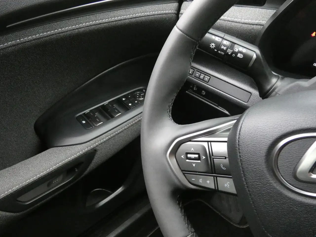 Lexus LBX 1,5 Hybrid FWD Basis / Komfort Paket — Galerie du véhicule 11