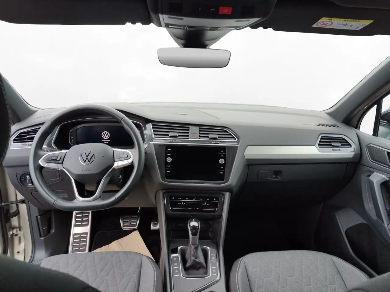 Volkswagen Tiguan 1.5 TSI Move DSG AHK Matrix RFK — Vehicle gallery 3